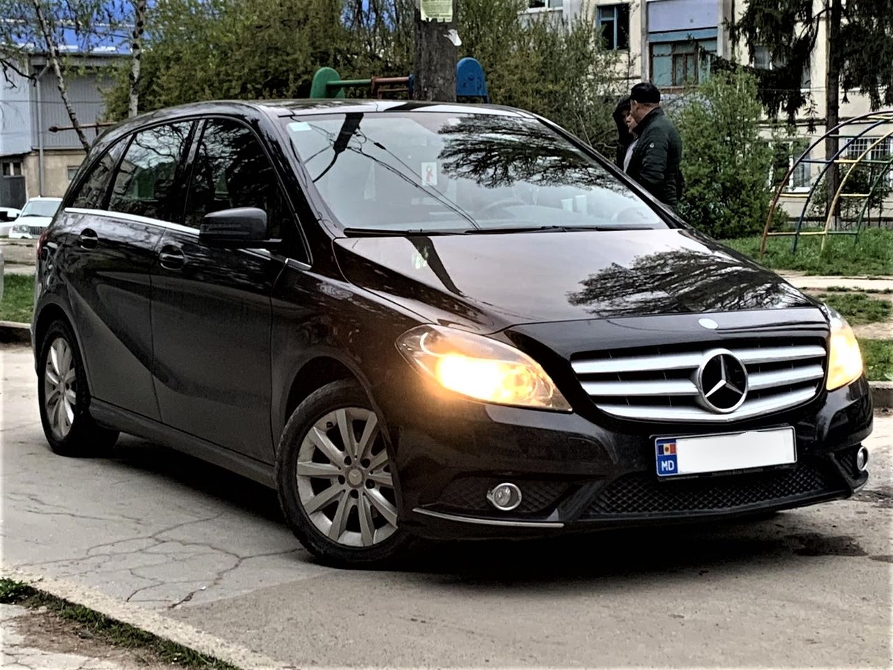 Мерседес Б180