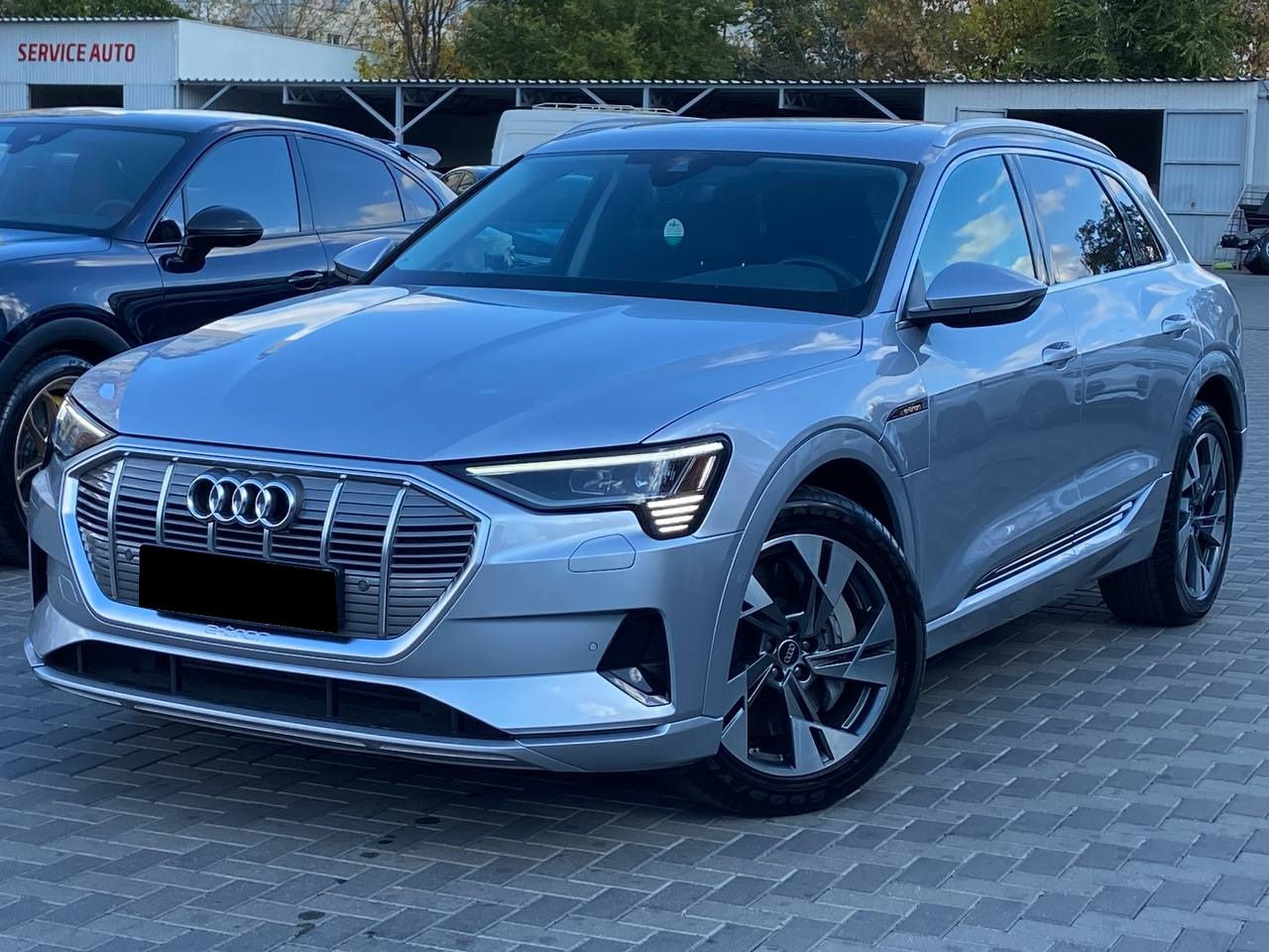 Audi E-tron Audi E-tron