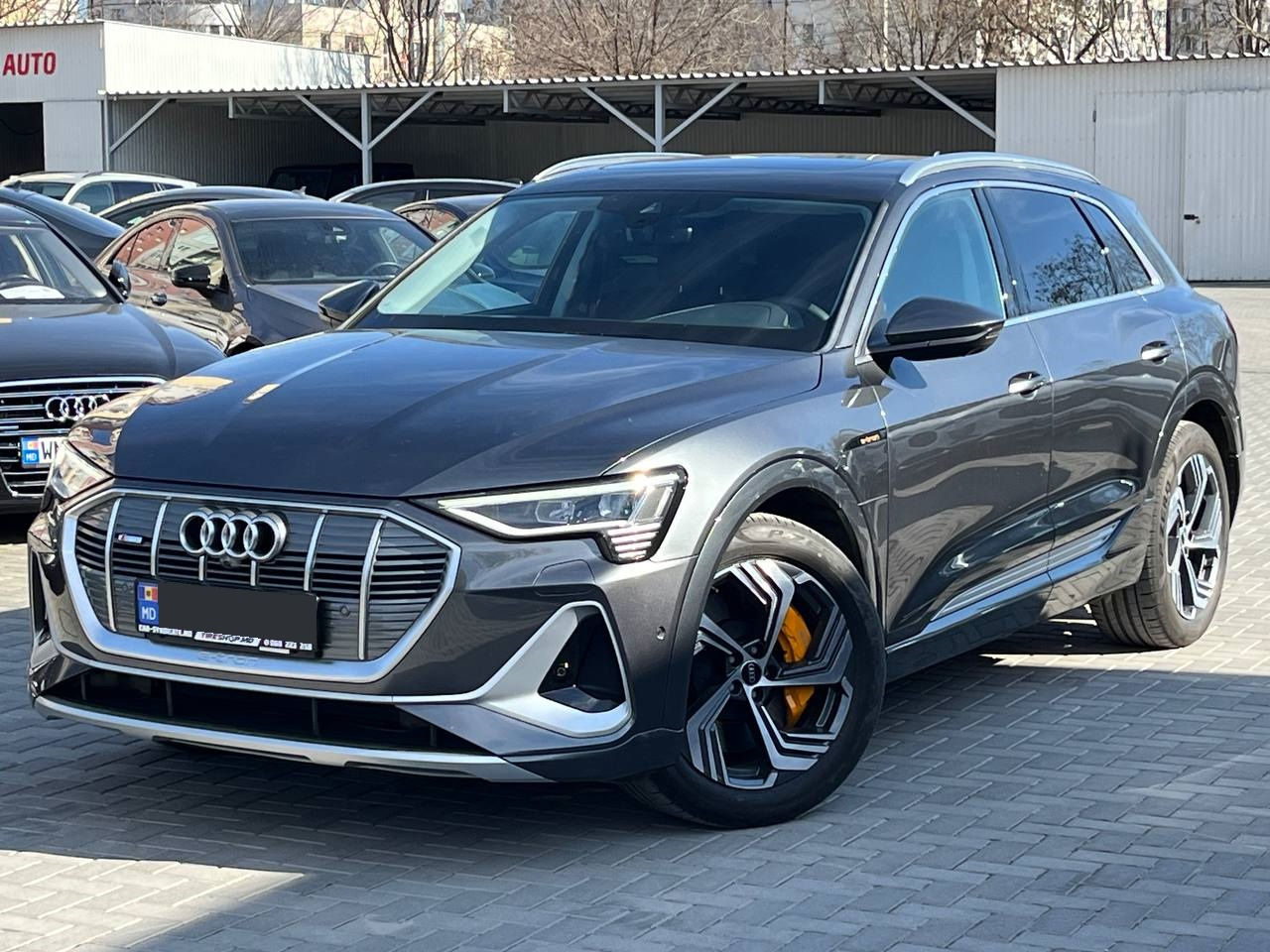 Audi E-tron Audi E-tron