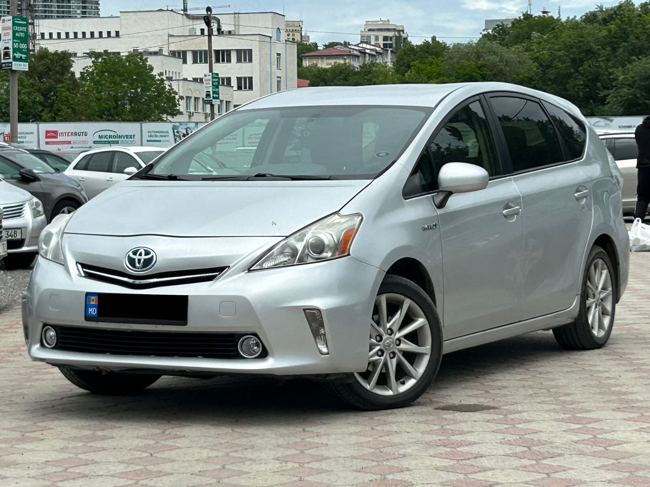 Toyota Prius Plus / V