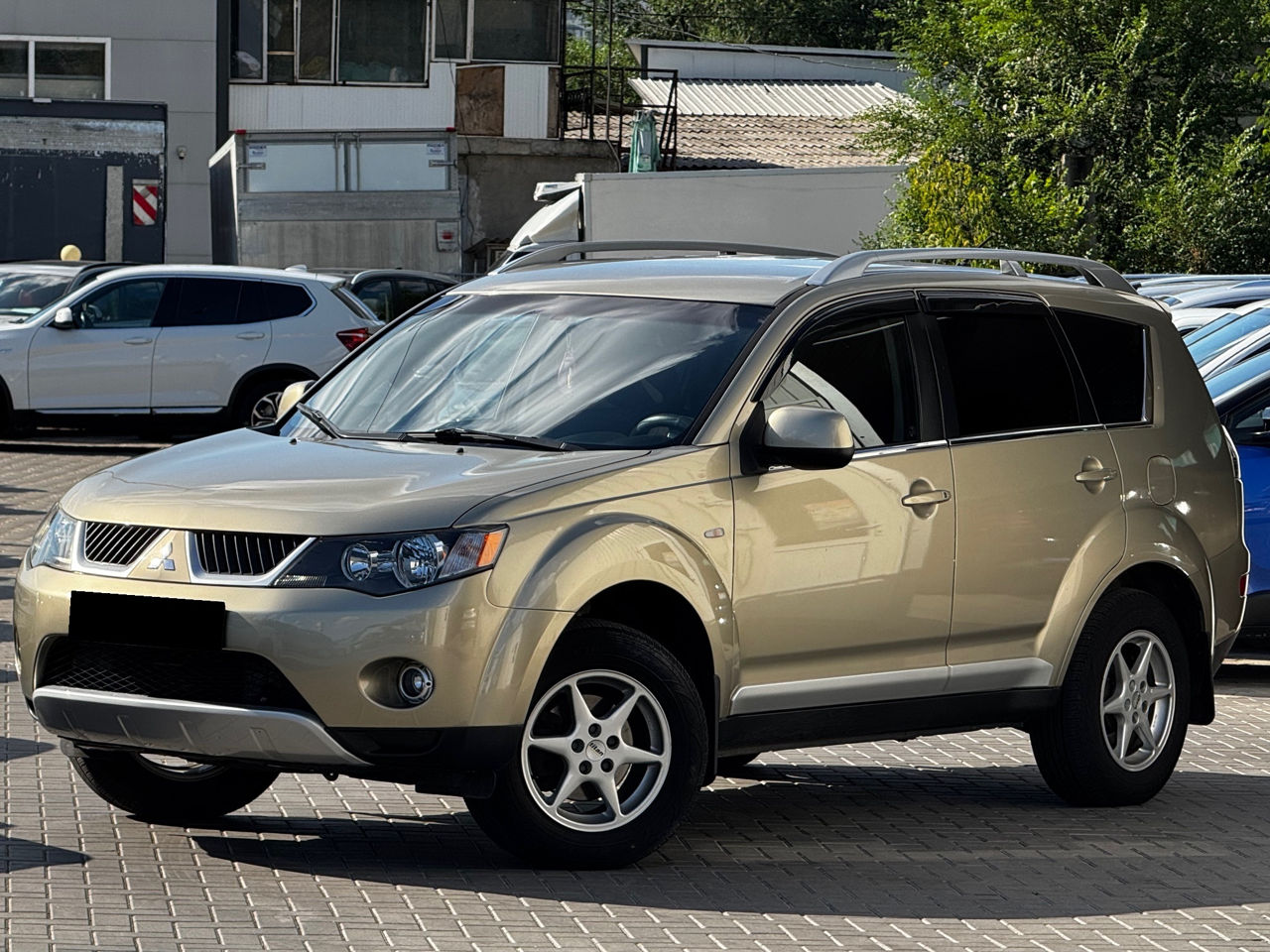 Mitsubishi Outlander XL