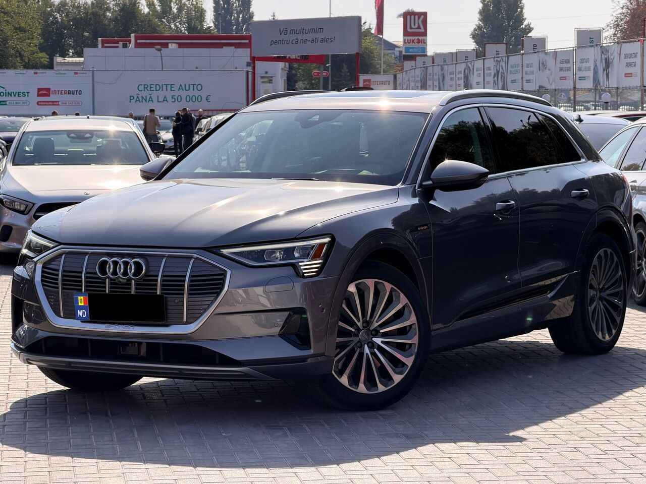 Audi E-tron Audi E-tron
